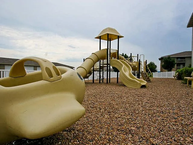 Deerfield Apartments & Chateaus — Photo 73
