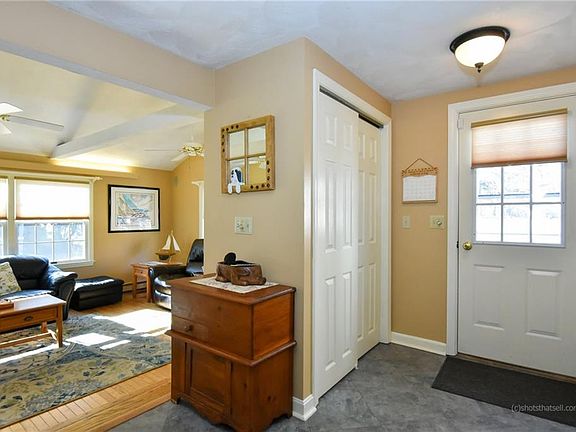 5th image of 20 Bonnie Brook Dr
