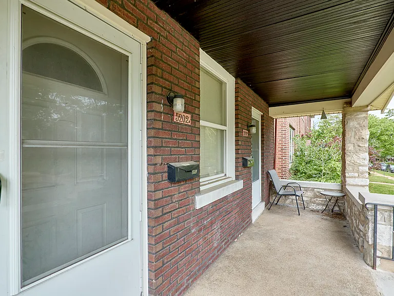 5202 Bancroft Ave #A — Photo 5