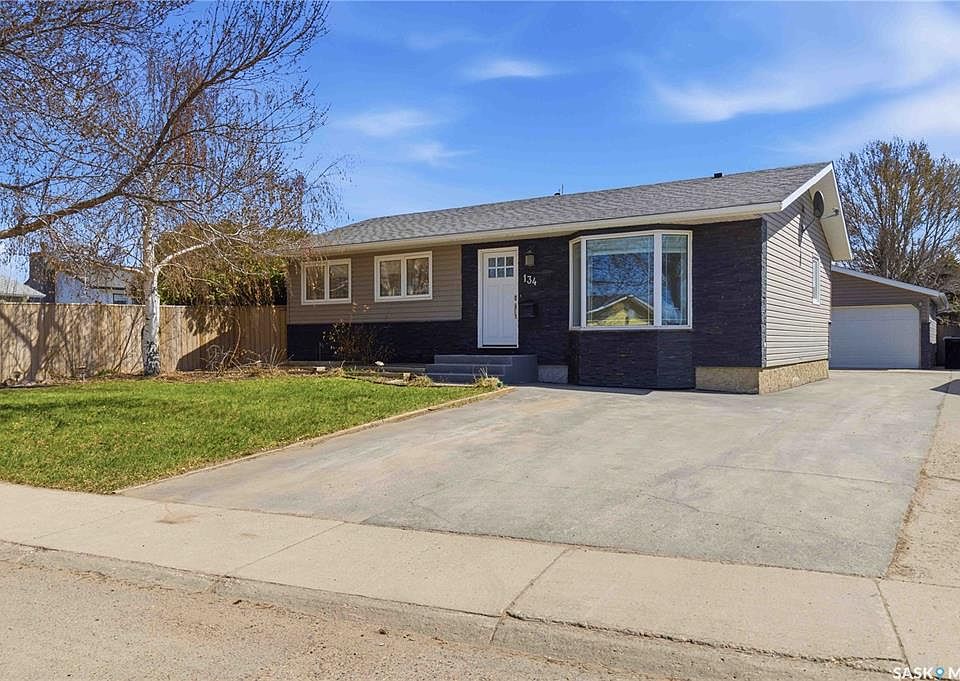 1st image of 134 Russell ROAD