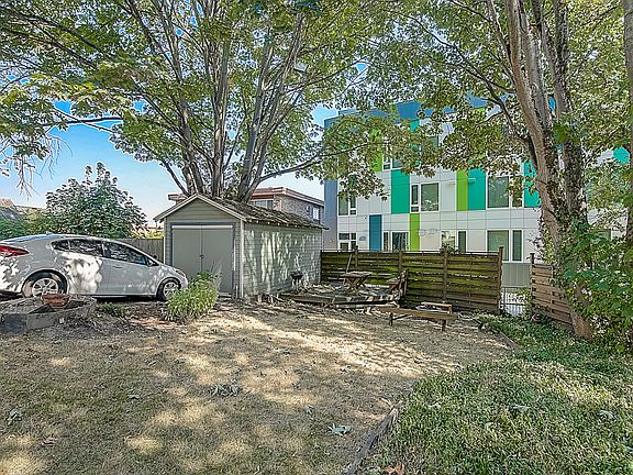 5th image of 5026 9th Ave NE #B