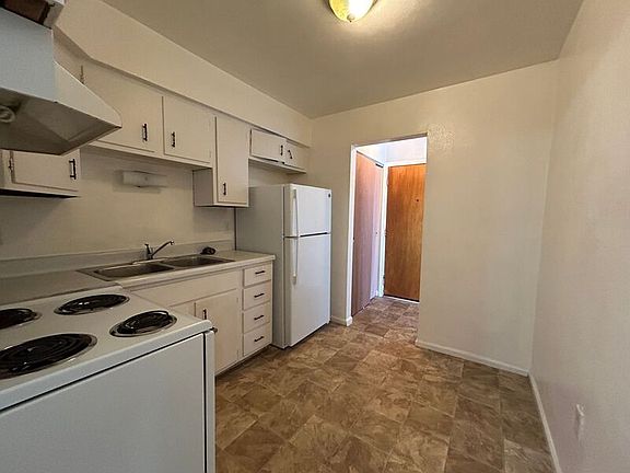 2nd image of 1331 Cherry Hill Dr APT 7