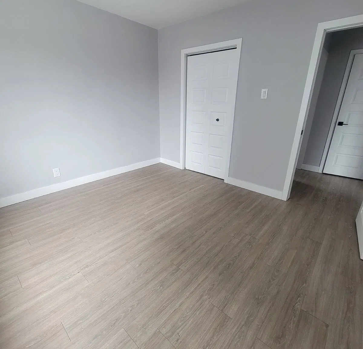 model - 1113 Second St W — Photo 1