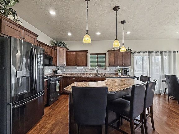 5th image of 4219 W Mills St