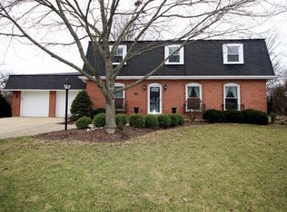 220 Stratford Dr, Geneva, IL 60134