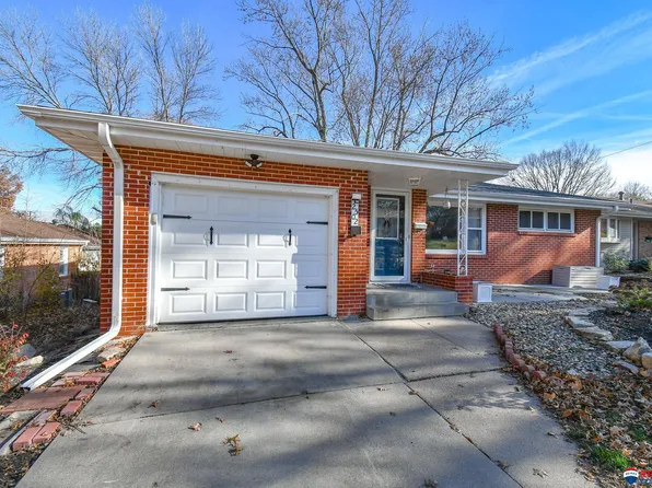 2502 S 39th St, Lincoln, NE 68506