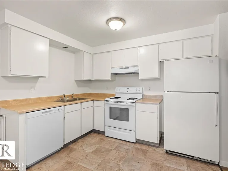 310 Independence Cir #A-D — Photo 6