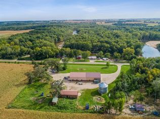 3137 Coggon Rd, Coggon, IA 52218