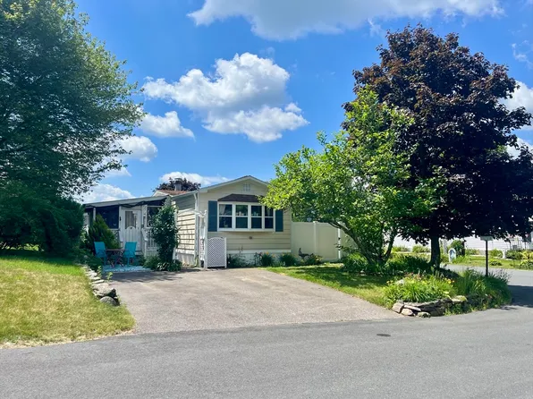 2 Independence Ln, West Brookfield, MA 01585