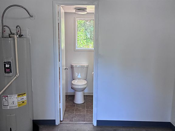 5th image of 915 NE 11th St
