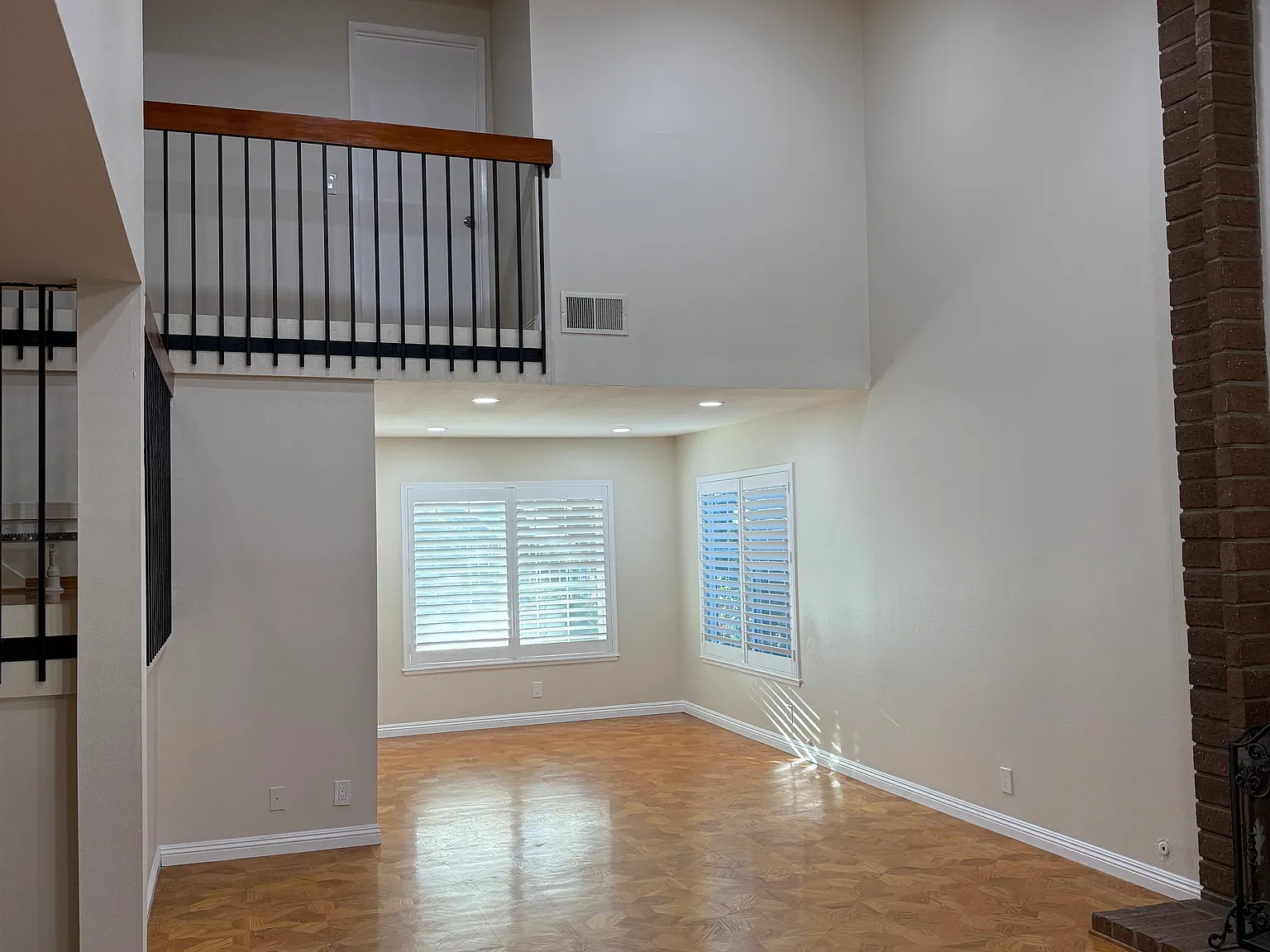4 bed, 2.5 bath, 2329 sqft, $4,300 — Photo 3