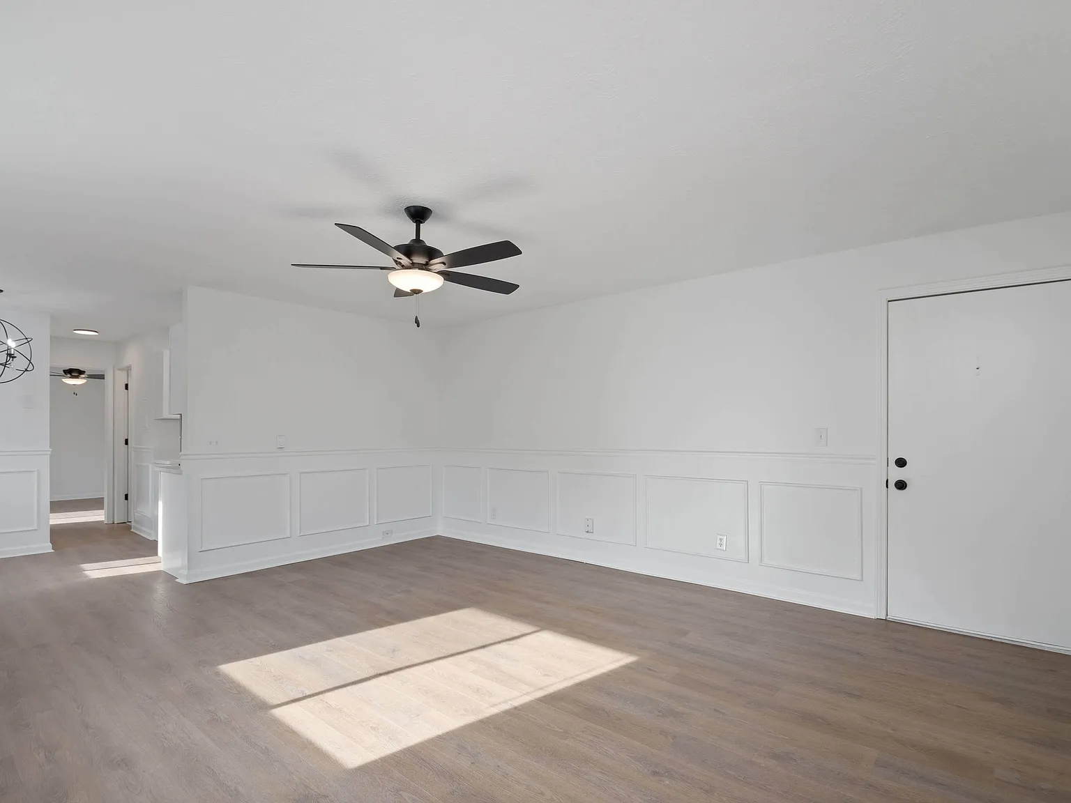 5446 Eastgate Dr — Photo 3