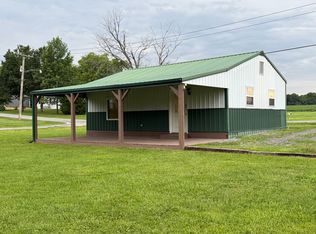 703 E O'Henry St, Mc Leansboro, IL 62859