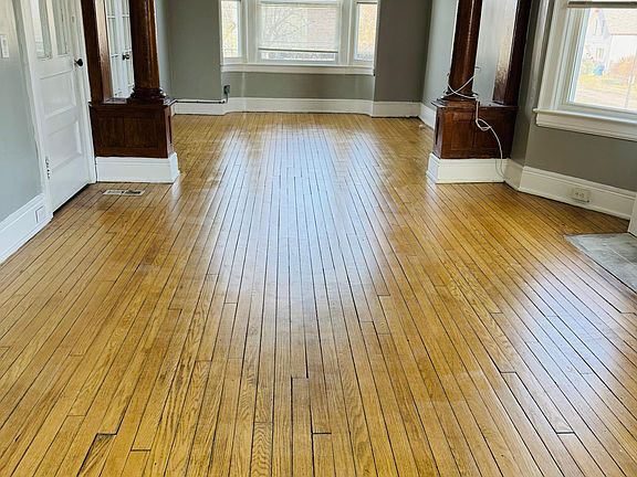 4th image of 361 E Utica St #2