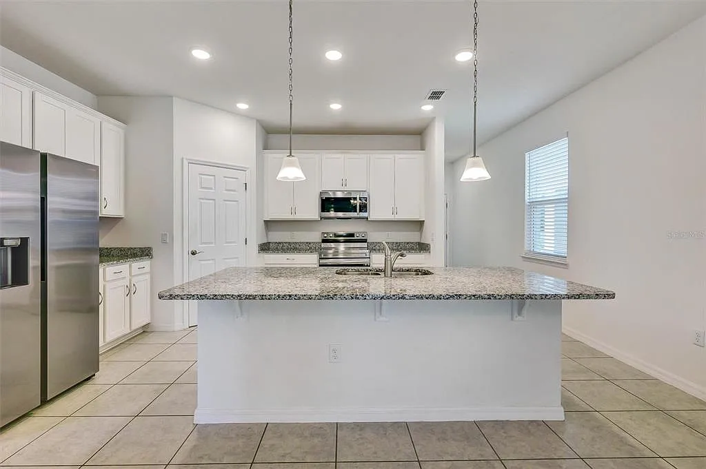 3 bed, 2.0 bath, 1619 sqft, $2,200 — Photo 3