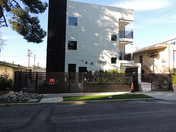 5th image of 22735 Del Valle St #7