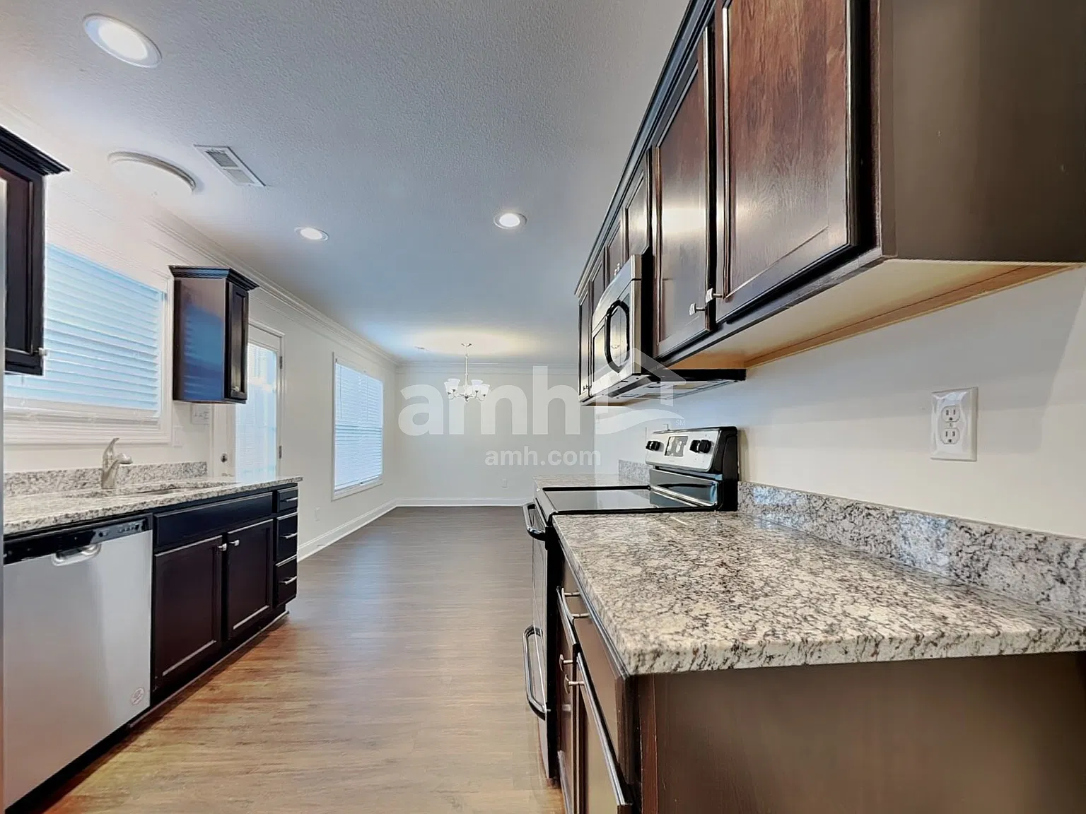 3 bed, 2.5 bath, 1922 sqft, $2,595 — Photo 4