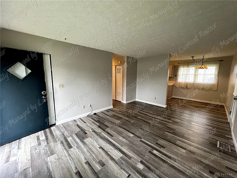 635 Cyril Ct — Photo 5