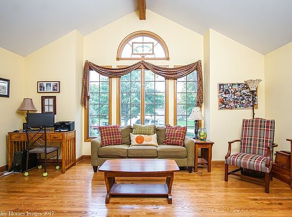 5th image of 3205 Tina Cir
