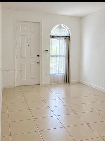 3 bed, 2.5 bath, $3,500 — Photo 2