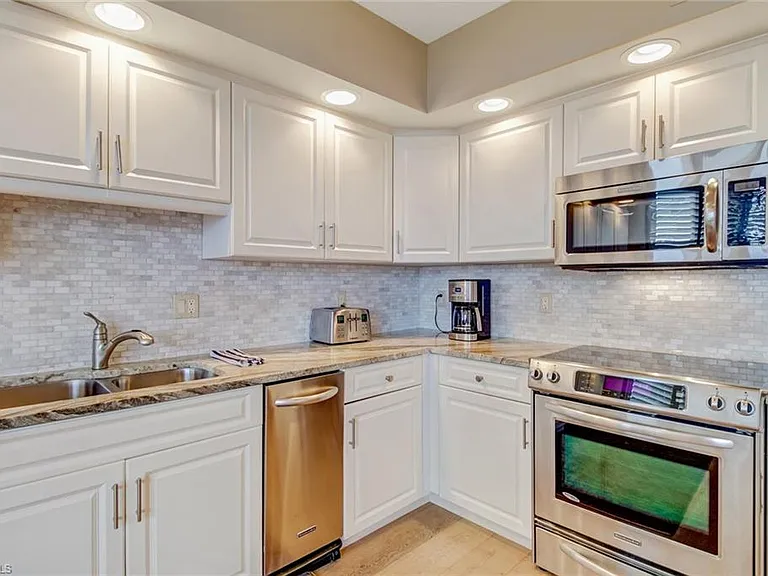 4041 Gulf Shore Blvd N #7 — Photo 12