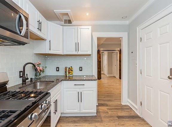 4th image of 65 Poe Ave #3