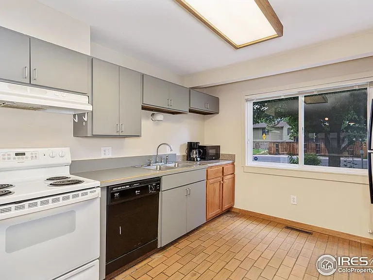 756 Birch St — Photo 5