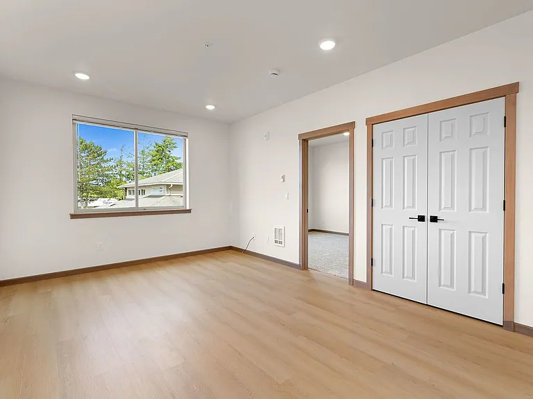 146 Prince Ave — Photo 24