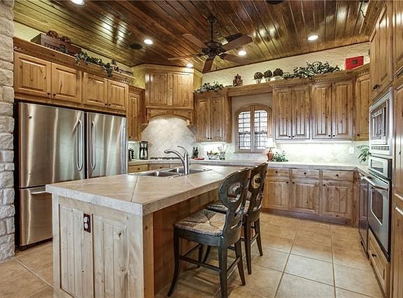 5th image of 1292 Oak Grove Ct