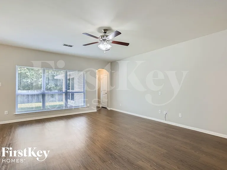 278 Meadowcrest Dr — Photo 4