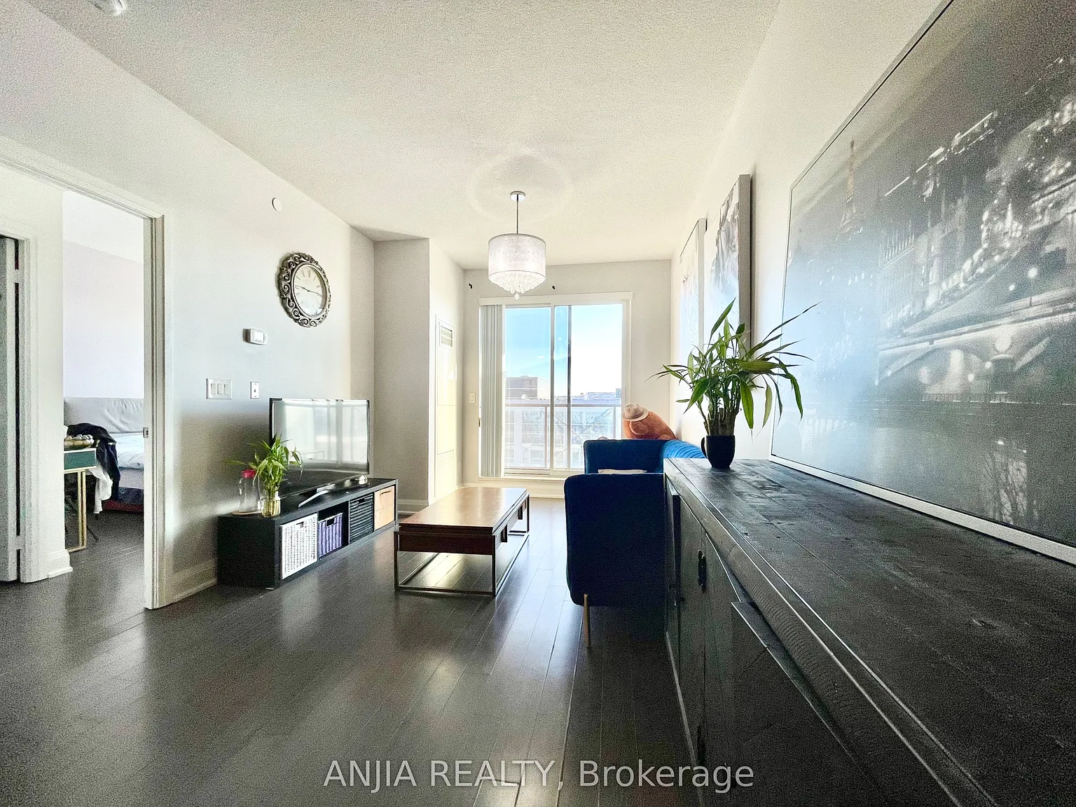 2 bed, $2,400 — Photo 4