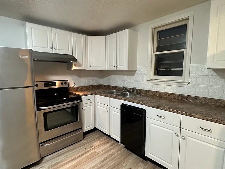 28 Beverly Hts #2 — Photo 14