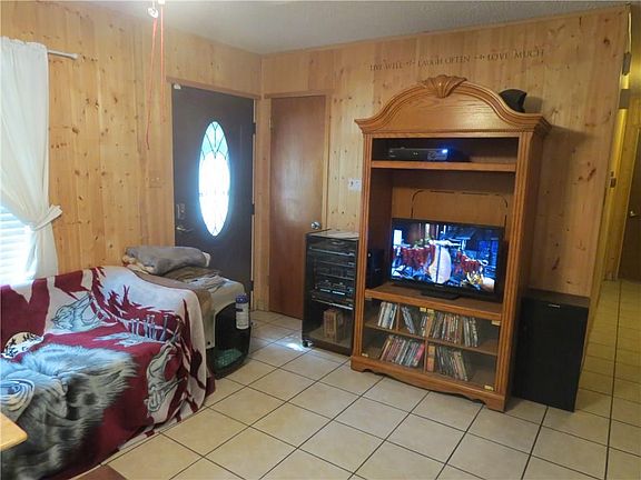 3rd image of 533 Wren St