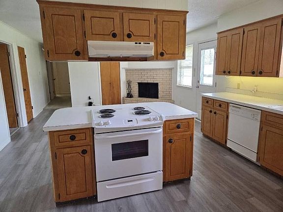 Kitchen & Den