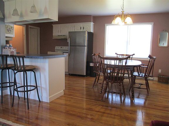 2nd image of 25 Russell Dr