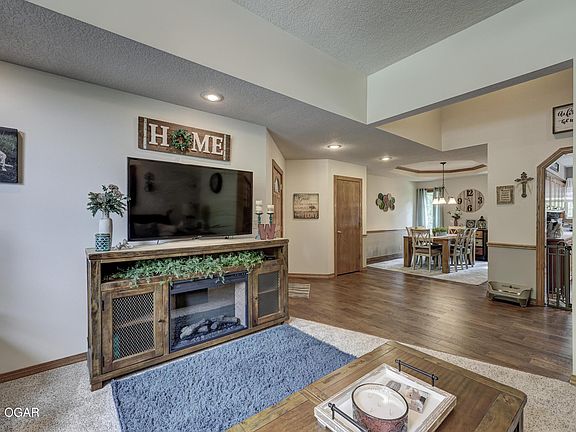 3rd image of 7 Centennial Dr