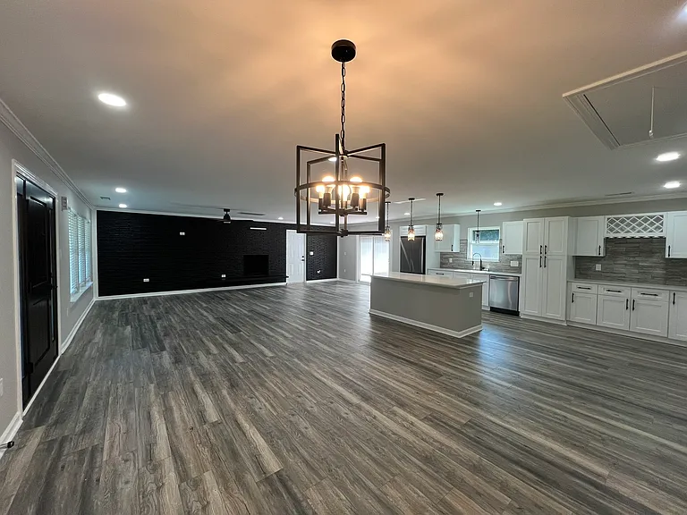 11405 Cresthill Dr — Photo 2