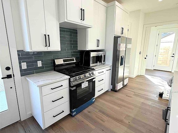 4th image of 6809 Porter St #1