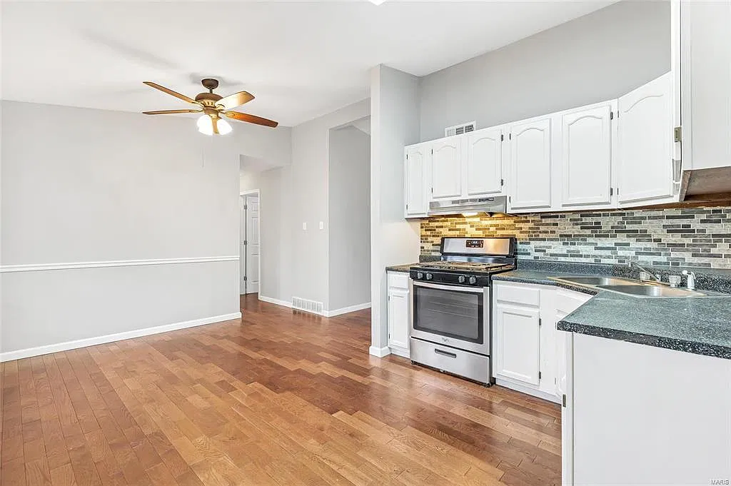 3 bed, 1.5 bath, 1066 sqft, $1,500 — Photo 4
