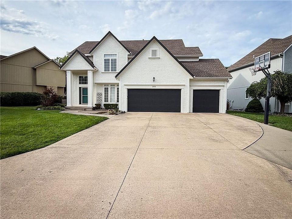 1st image of 308 NE Hidden Valley Way