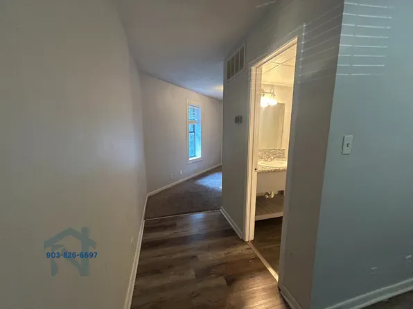 301 Pine Wilderness Dr, Queen City, TX