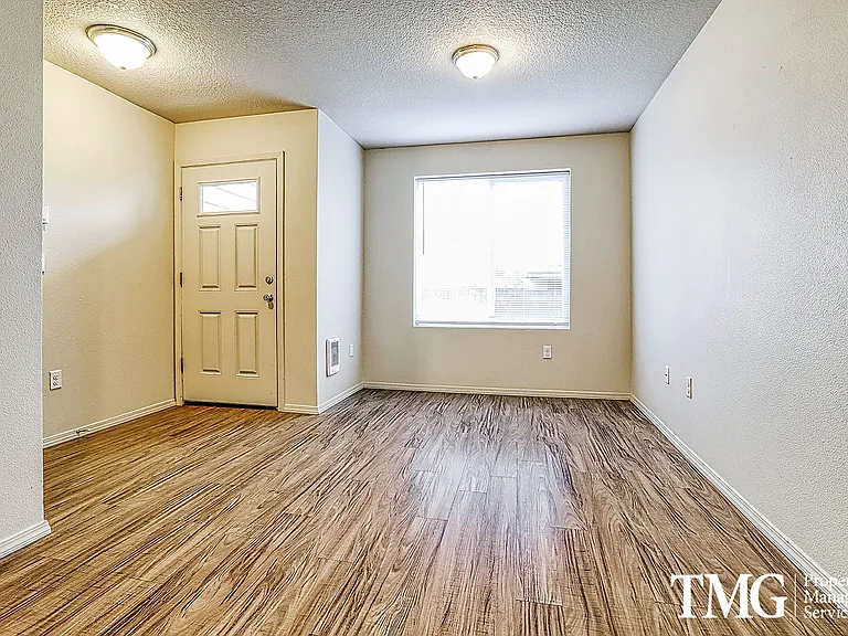 12140-12156 SE Bush St — Photo 2