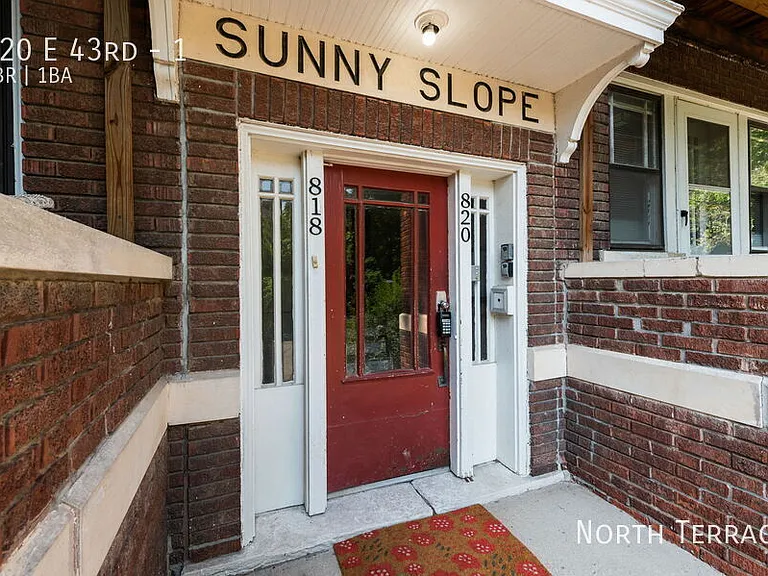 820 E 43rd St #1 — Photo 17