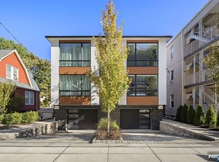 391 Undercliff Ave #B, Edgewater, NJ 07020