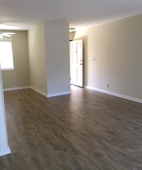 Burbank 300 E. Tujunga - 2-Room Studios — Photo 27