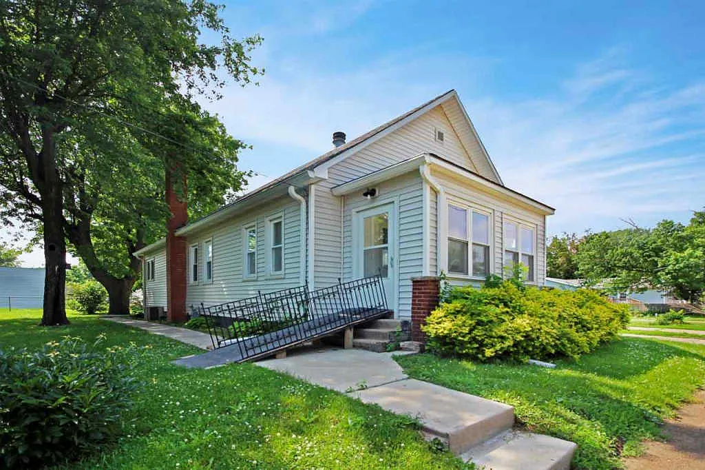 313 Ripper St photo 1