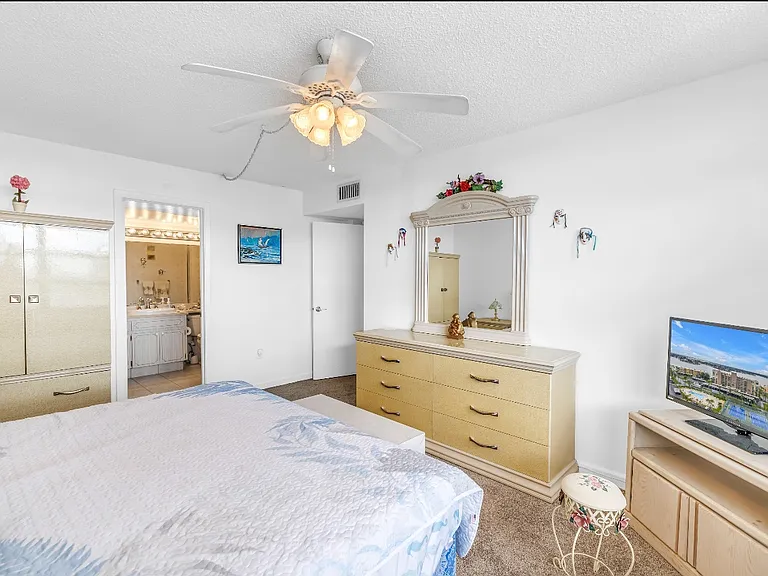7700 Sun Island Dr S #402 — Photo 13