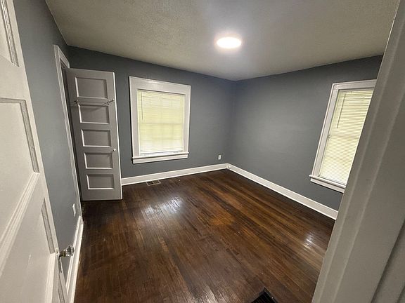 5th image of 3615 Powell Ave
