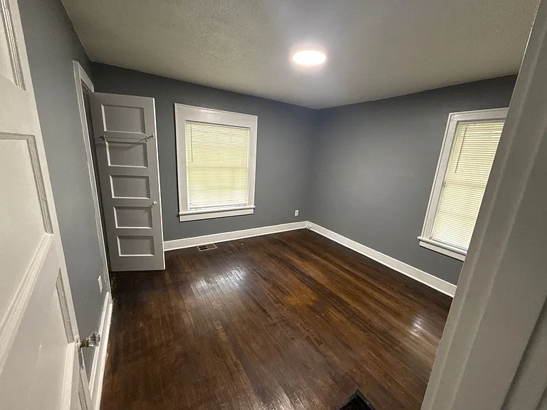3615 Powell Ave — Photo 5