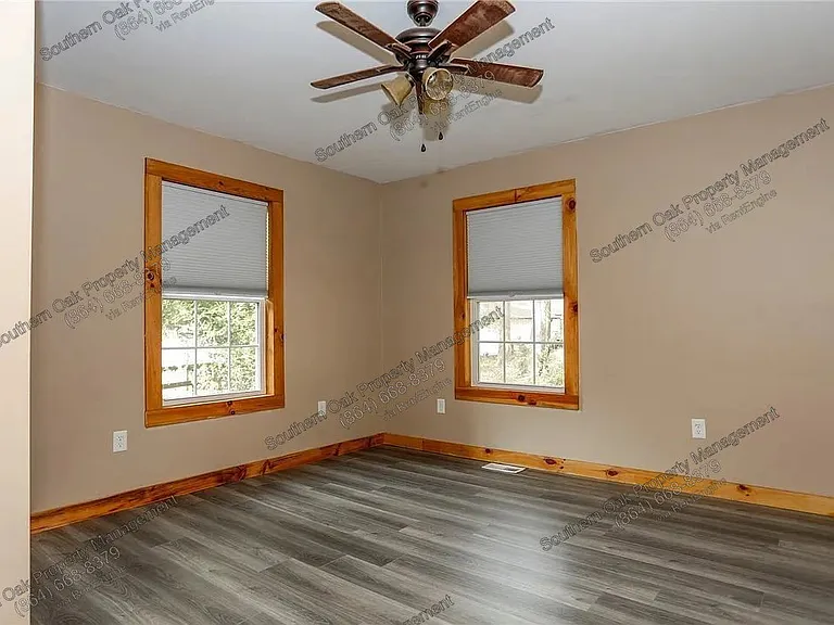112 Aiken St — Photo 25